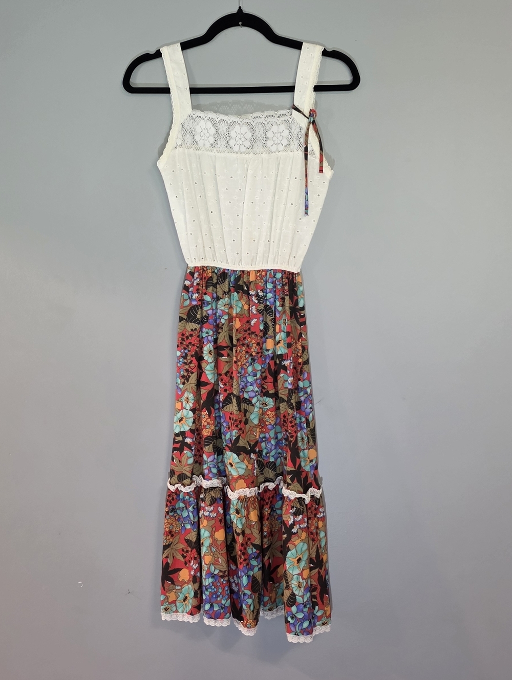 VINTAGE 1970s White Eyelet Bodice Floral Maxi Dress